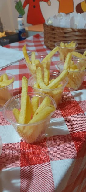 Barraquinhas Festas e Cia com batatas fritas