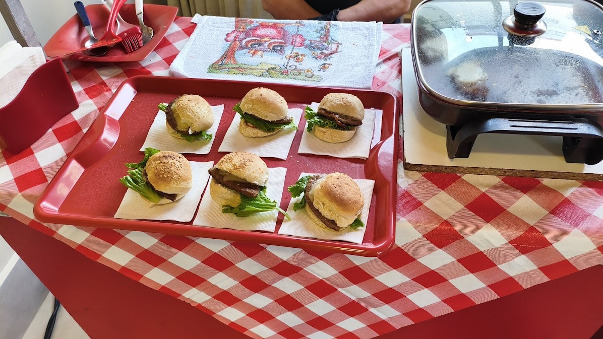 Bandeja com mini X-Burguers